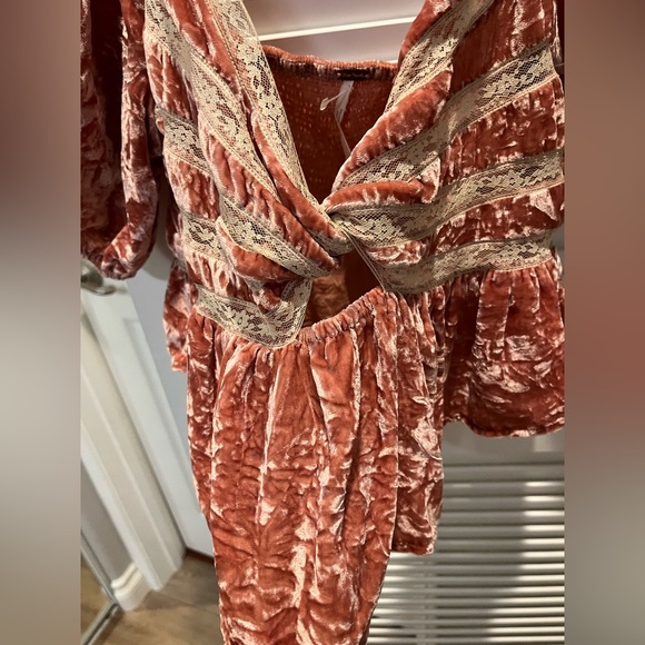 Free people NWT velvet crop top - Picture 6 of 7